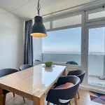 - Haus C, App 0c1201 *
